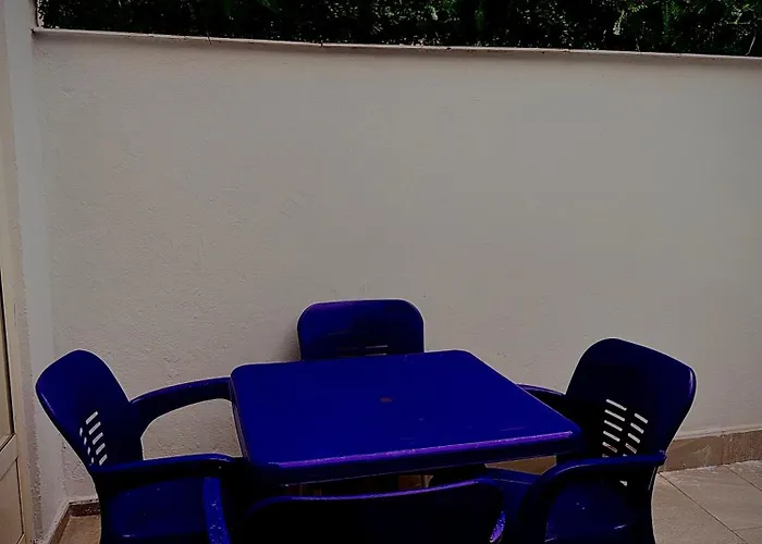 Br's New Bazaar טיראנה