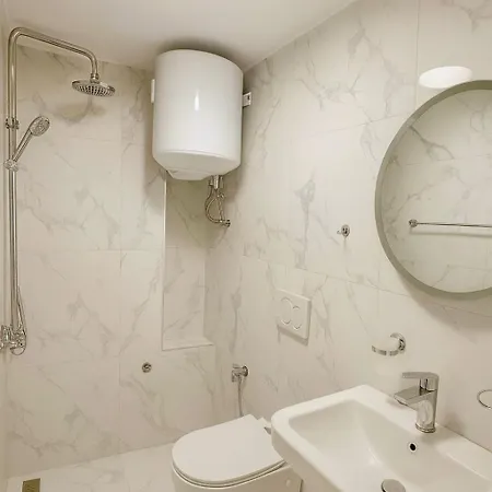 Br's New Bazaar Villa Tirana